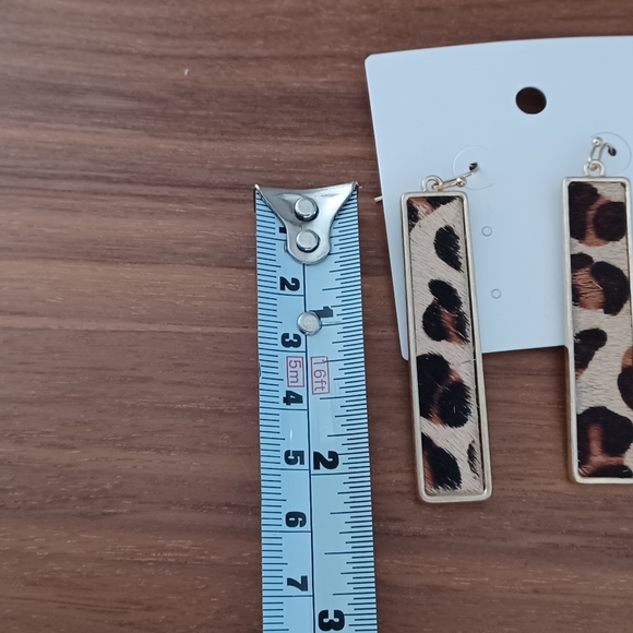 New Animal Print Fashion earrings - Picture 3 of 4